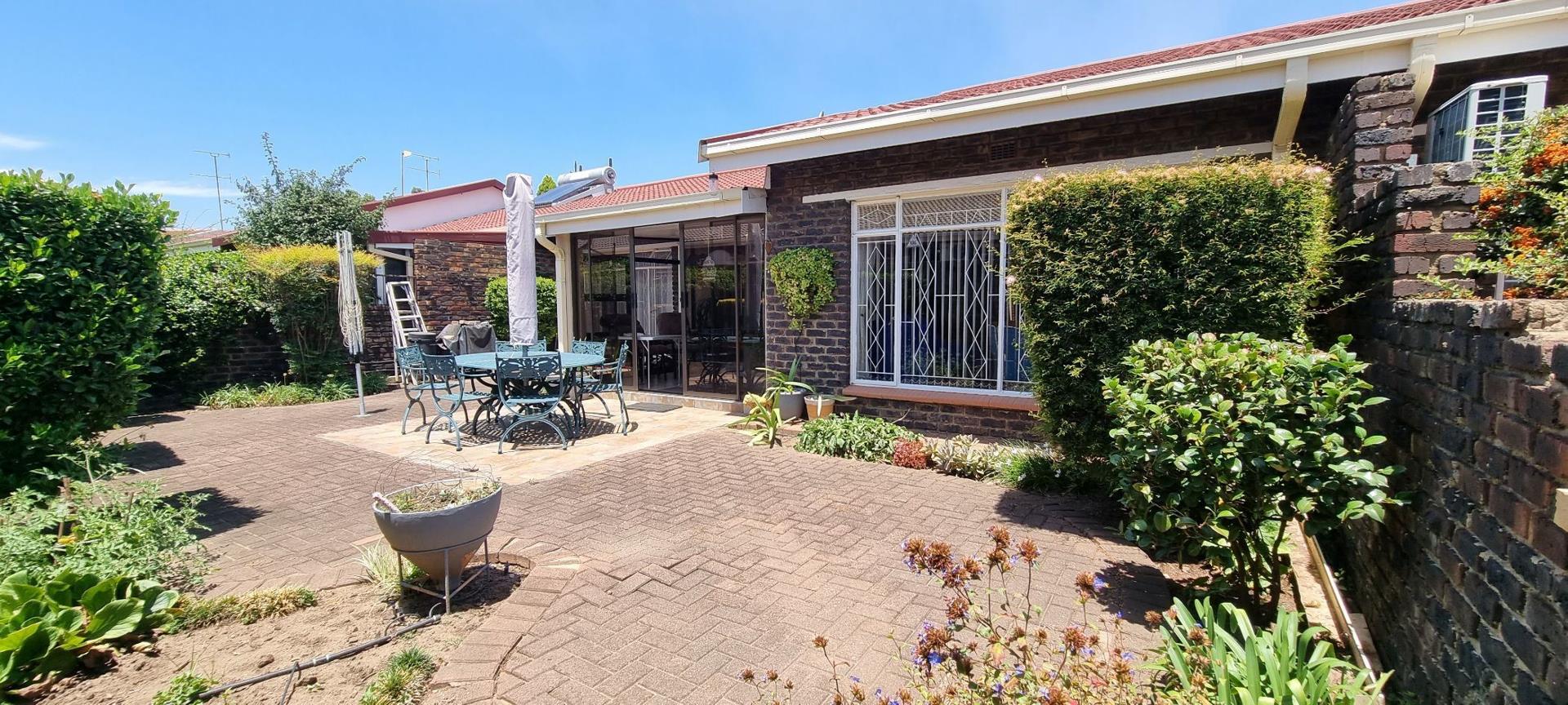 3 Bedroom Townhouse for sale in Three Rivers P24112300032