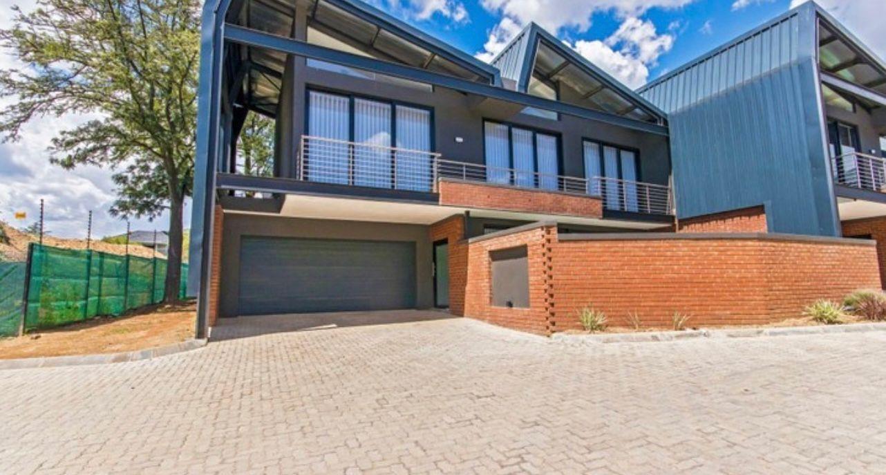 3 Bedroom House for sale in Broadacres P24112835706