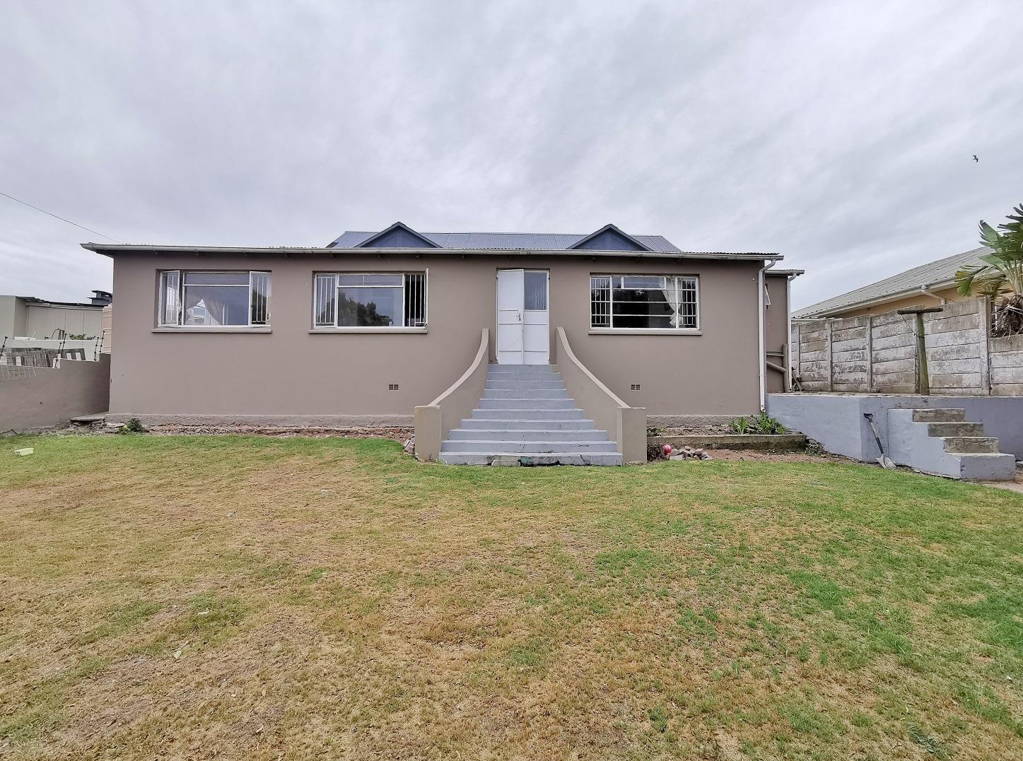 5 Bedroom House for sale in St Strand 29 3de Avenue P24112302911