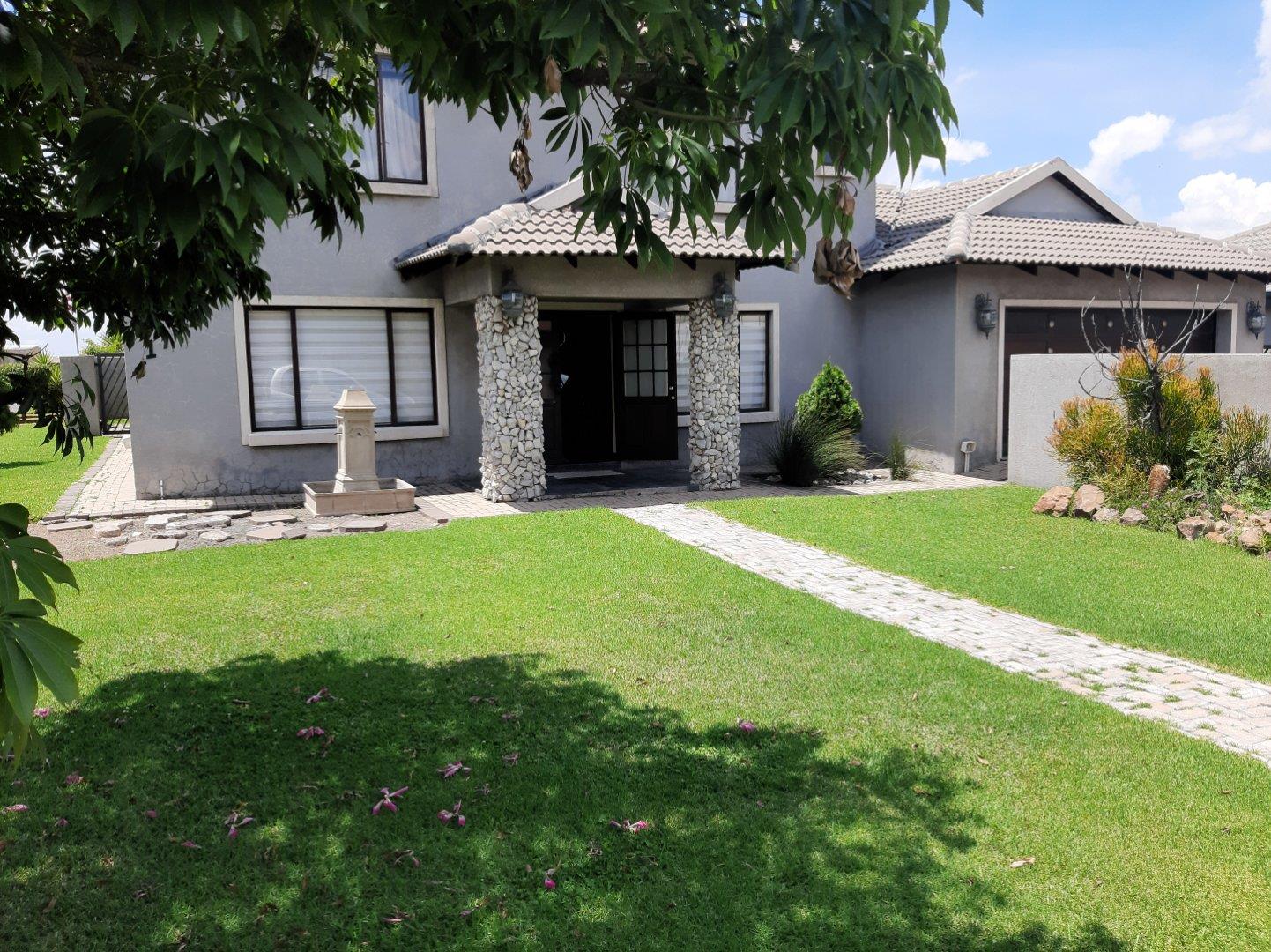 4 Bedroom House for sale in Reyno Ridge P24112303985