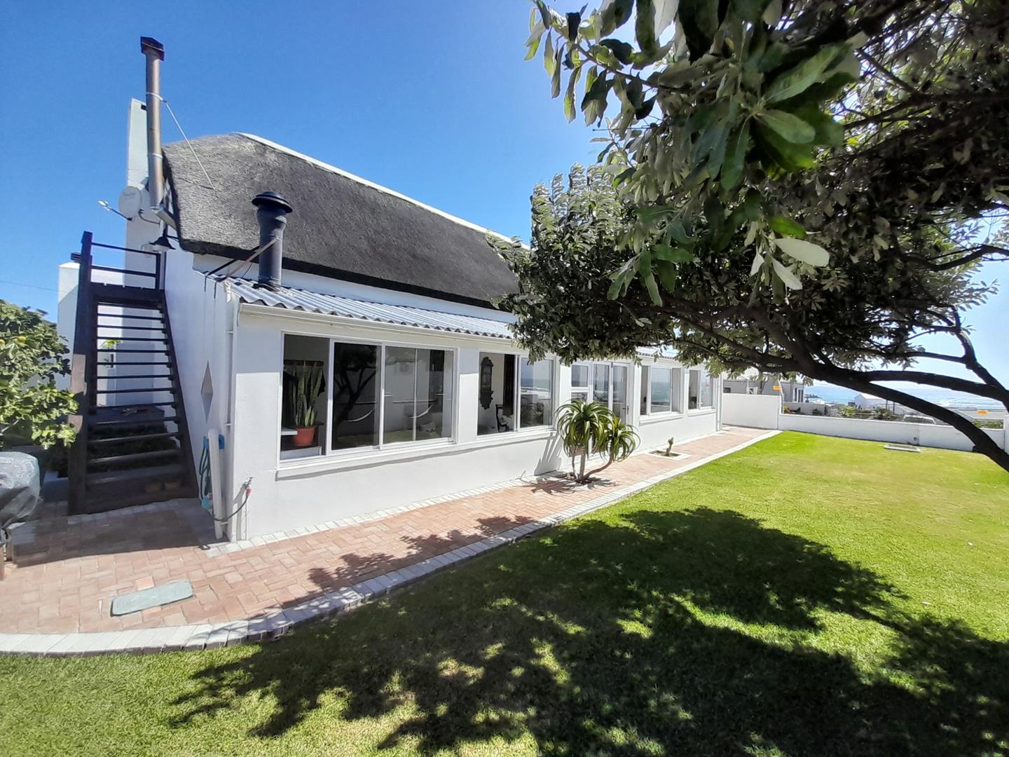 4 Bedroom House for sale in Gansbaai Central 5 Muller Street P24