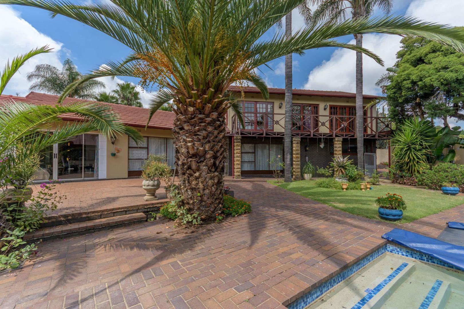 4 Bedroom House for sale in Lambton P24112305741