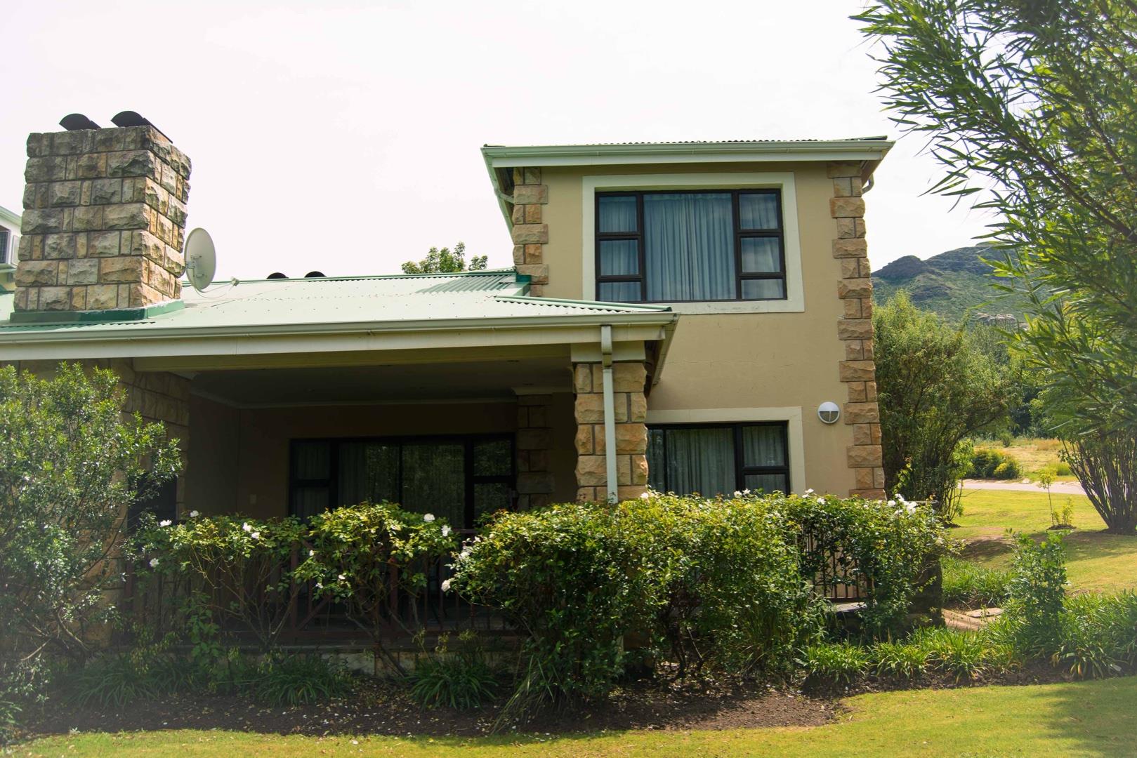 2 Bedroom House for sale in Clarens Golf & Trout Estate P24112308544