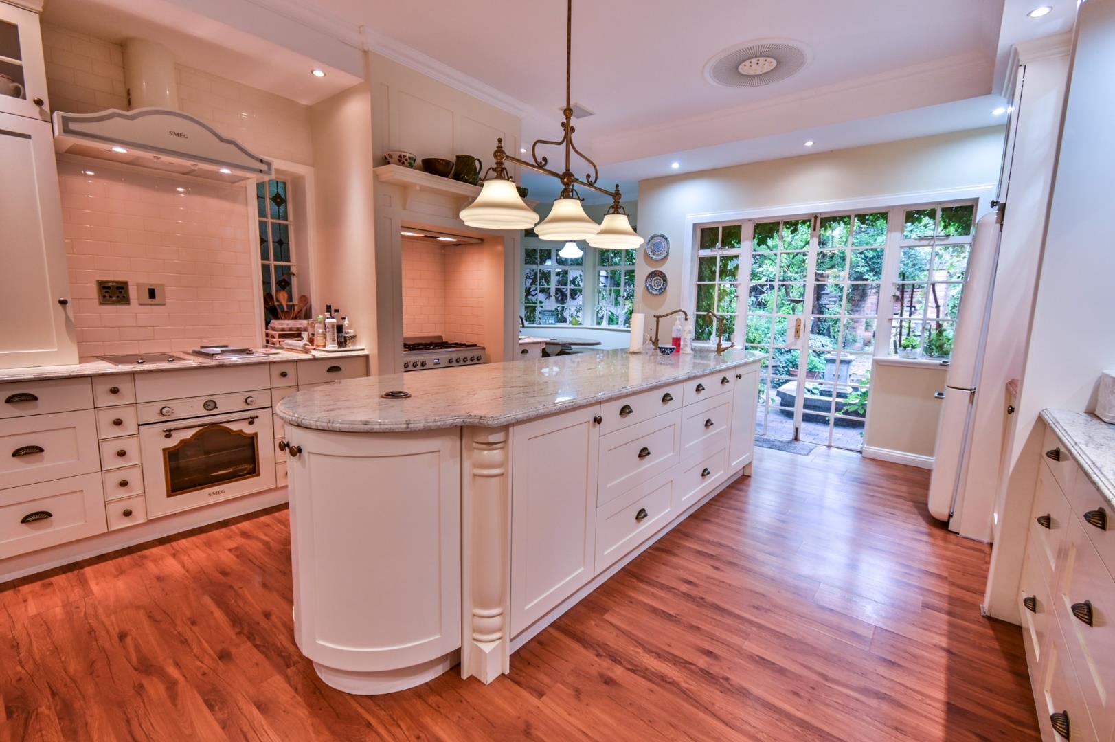 6 Bedroom House for sale in Bayswater P24112309664