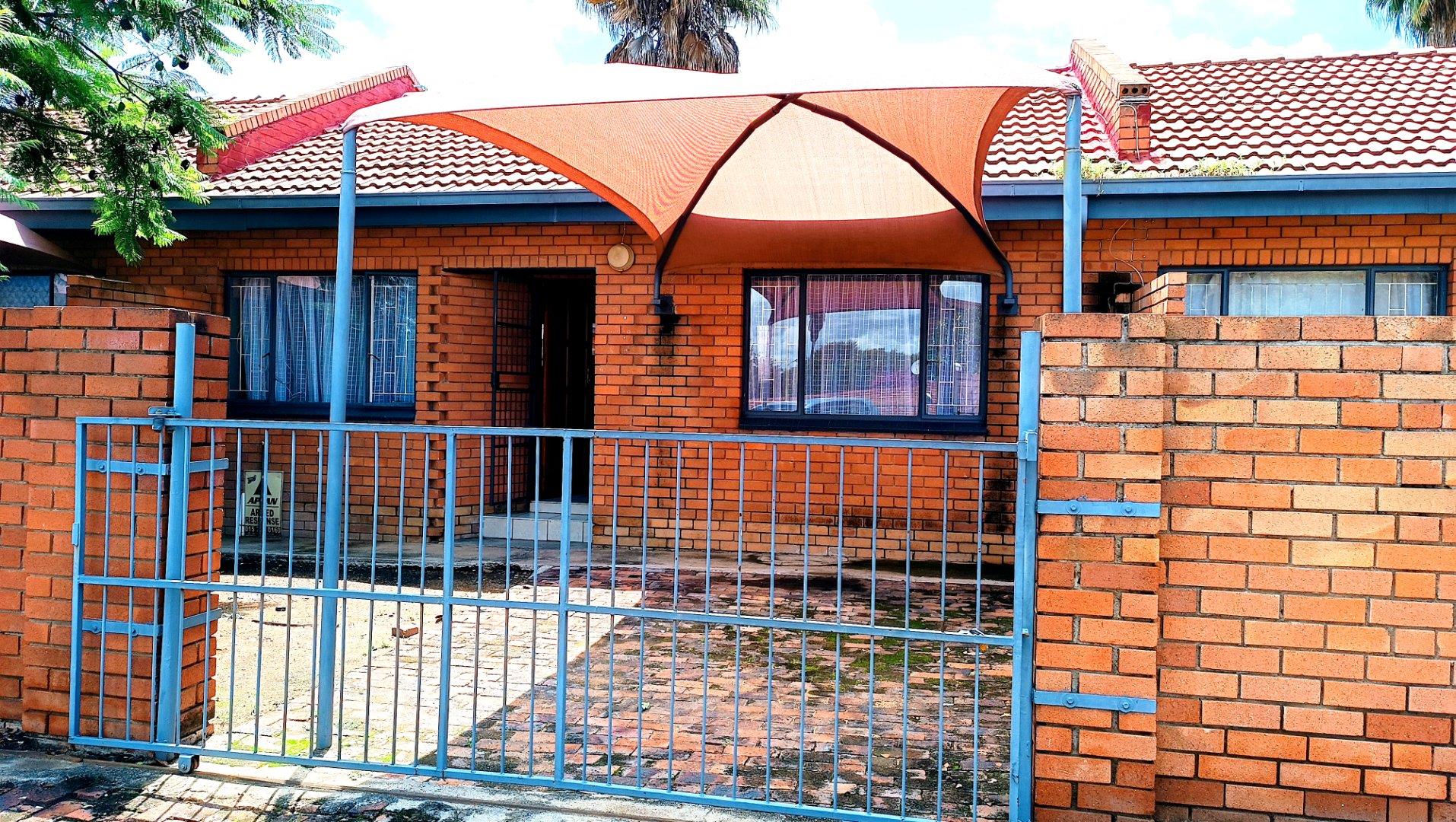 2 Bedroom Townhouse for sale in Annadale P24112312670