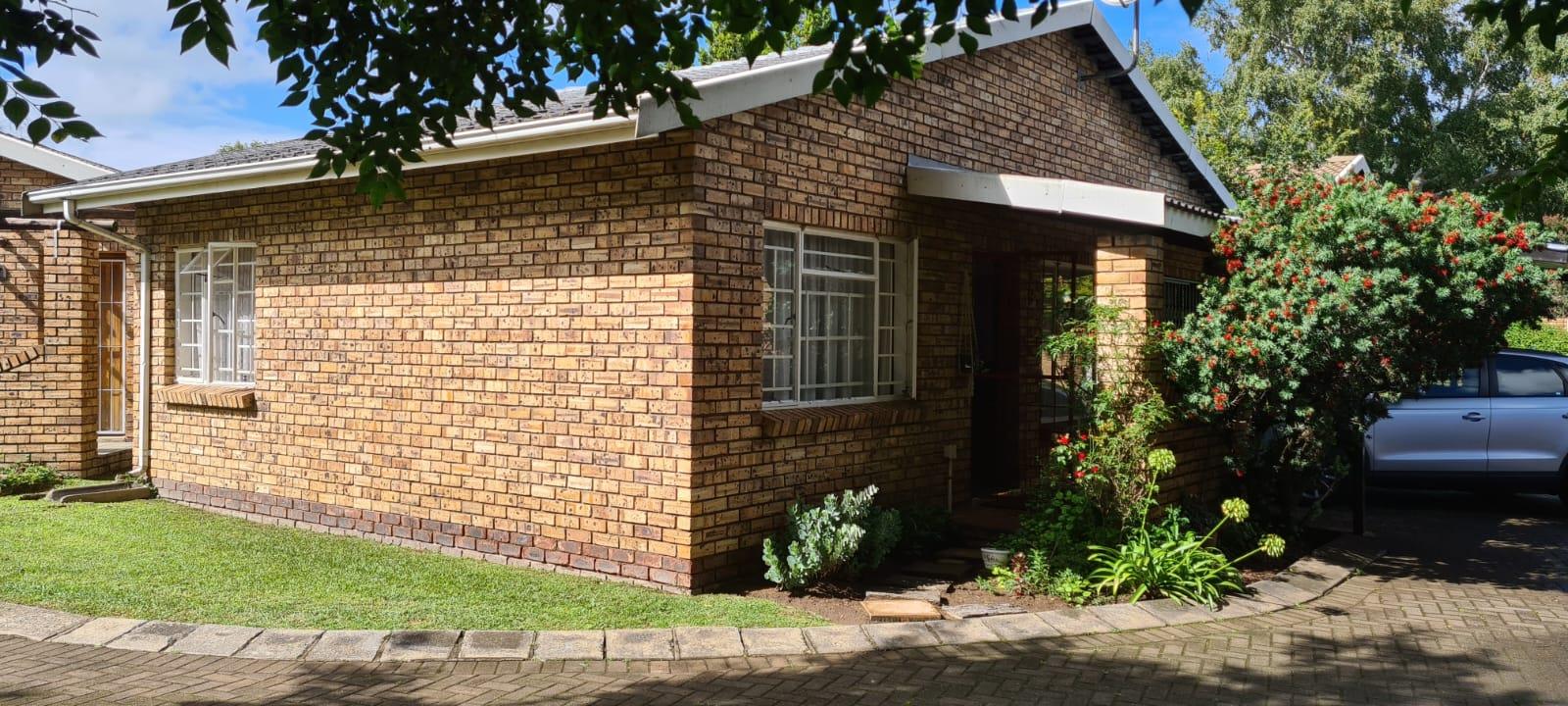 2 Bedroom Townhouse for sale in Newcastle Central P24112316232