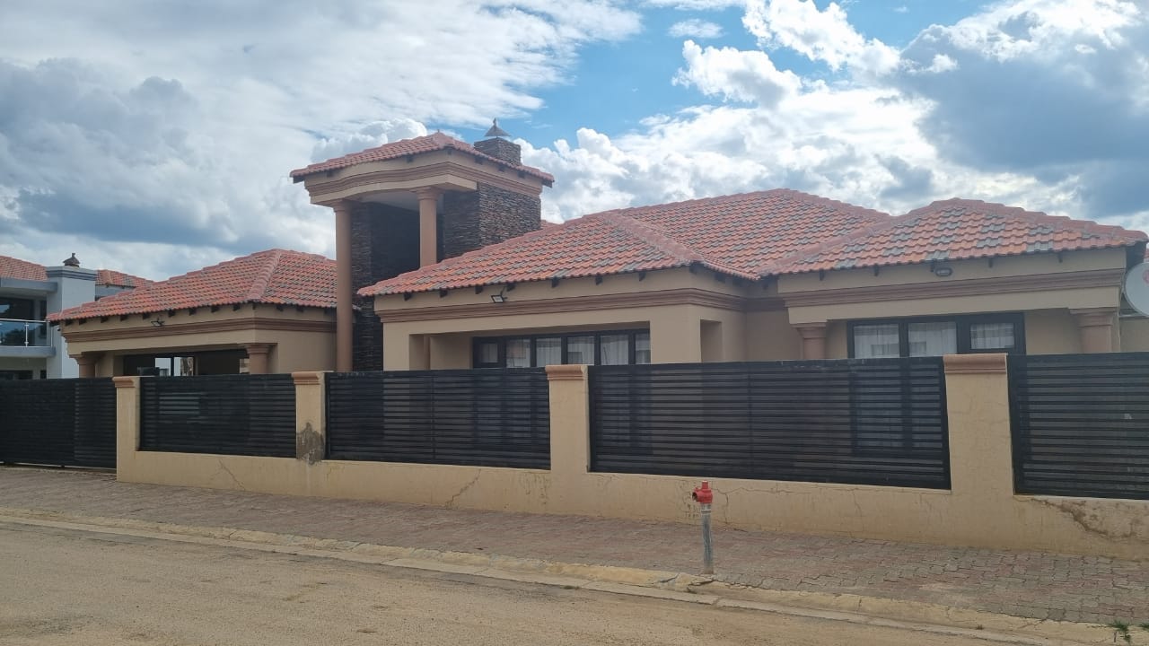 Mmabatho Unit 6 Property Houses for sale in Mmabatho Unit 6