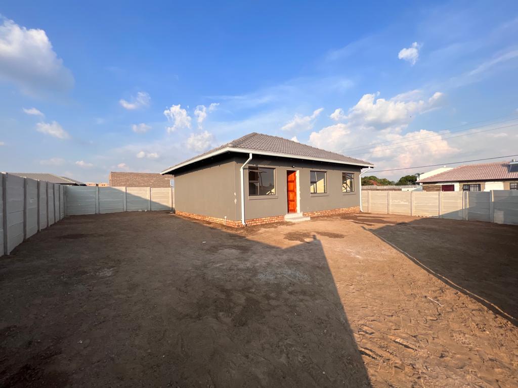 3 Bedroom House for sale in Azaadville Gardens P24112322140