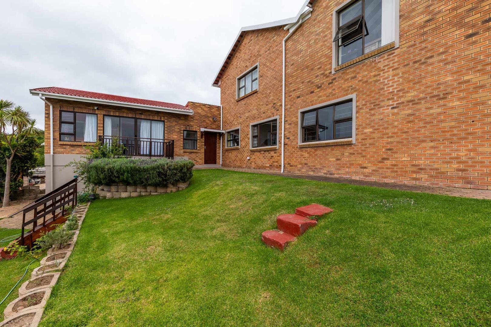 6 Bedroom House for sale in Groot Brakrivier Central 13 Reier Avenue