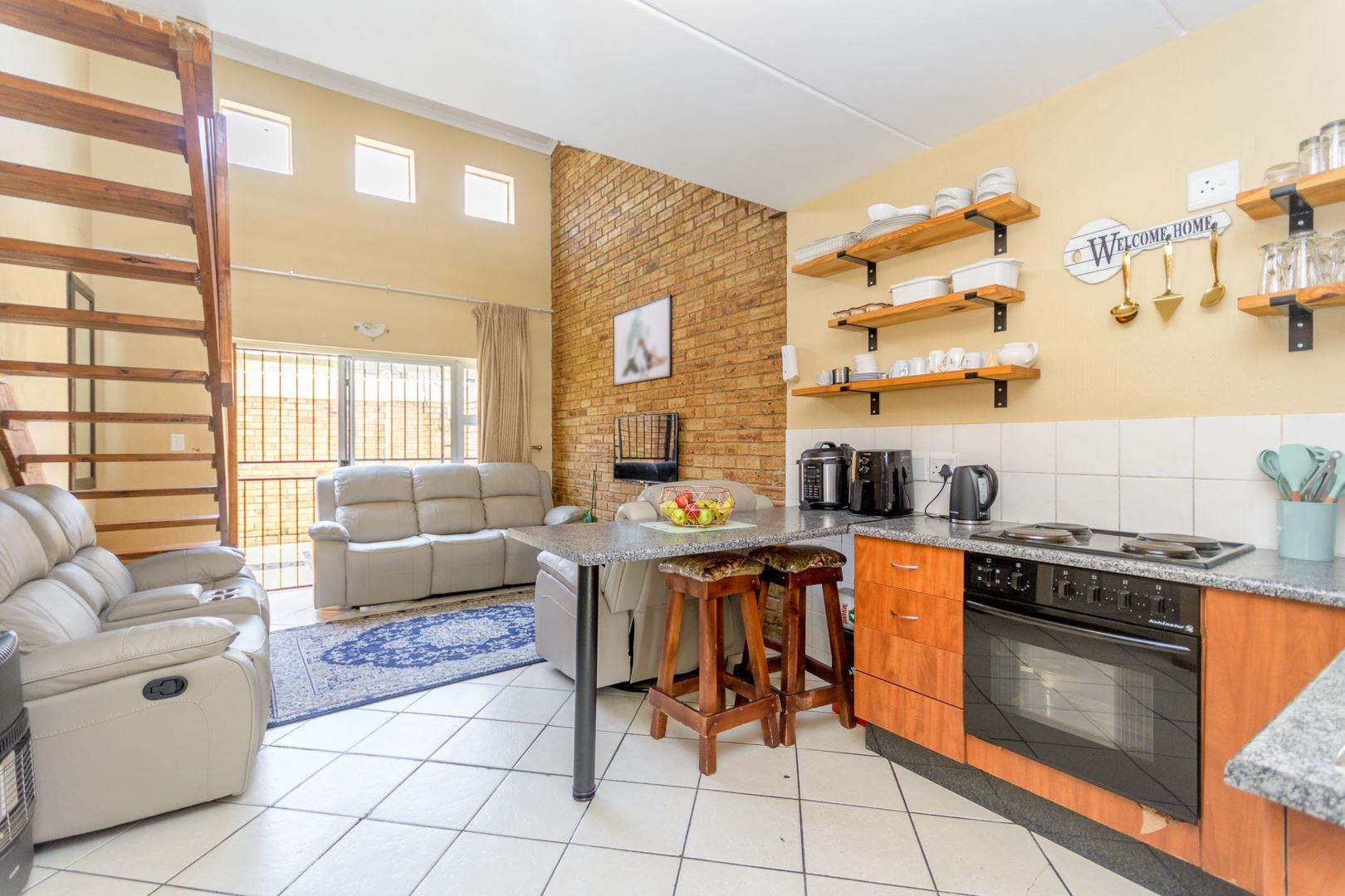 2 Bedroom Townhouse for sale in Honeypark P24112326766