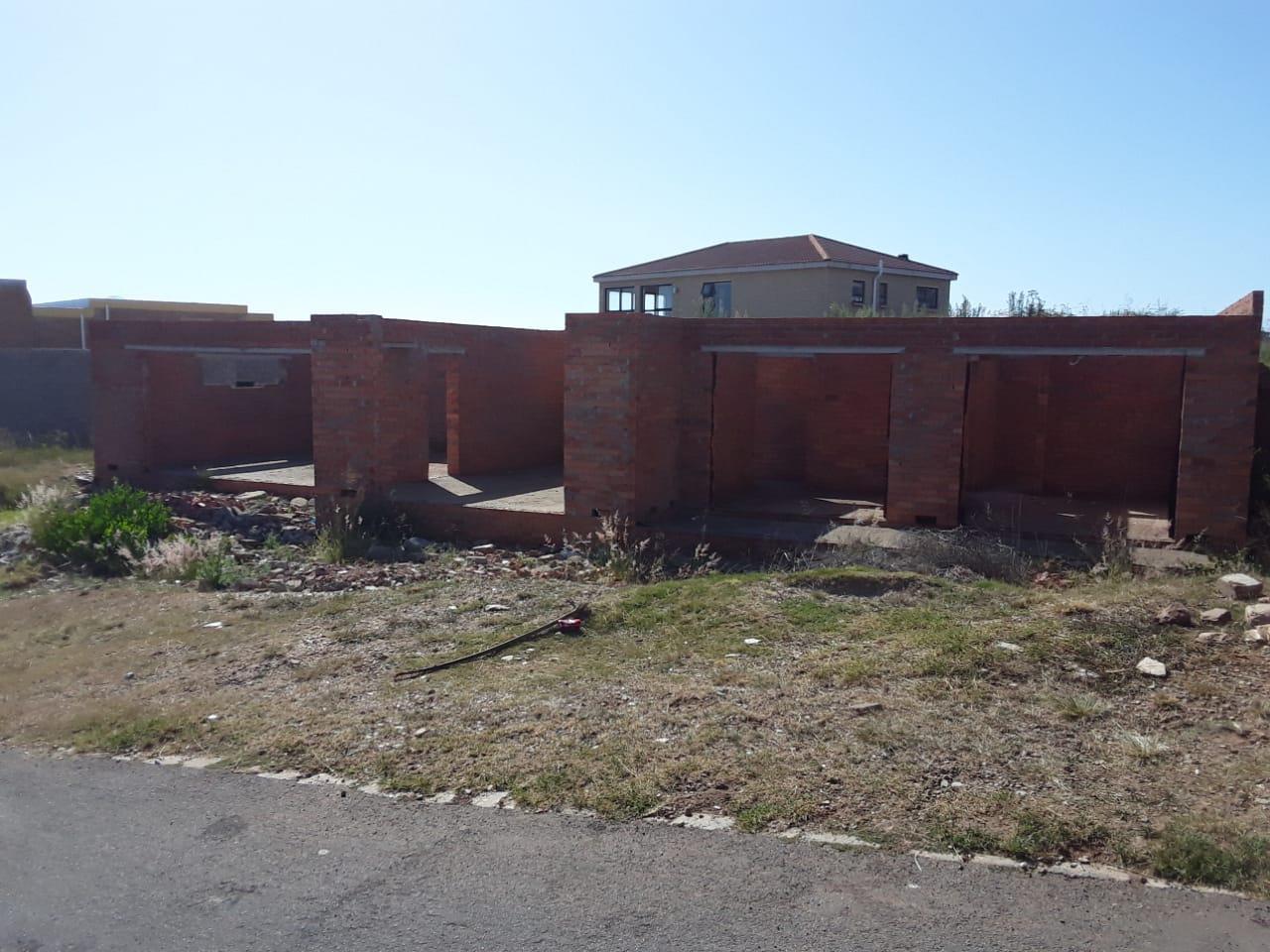 4 Bedroom House for sale in Mossel Bay Ext 26 P24112331852