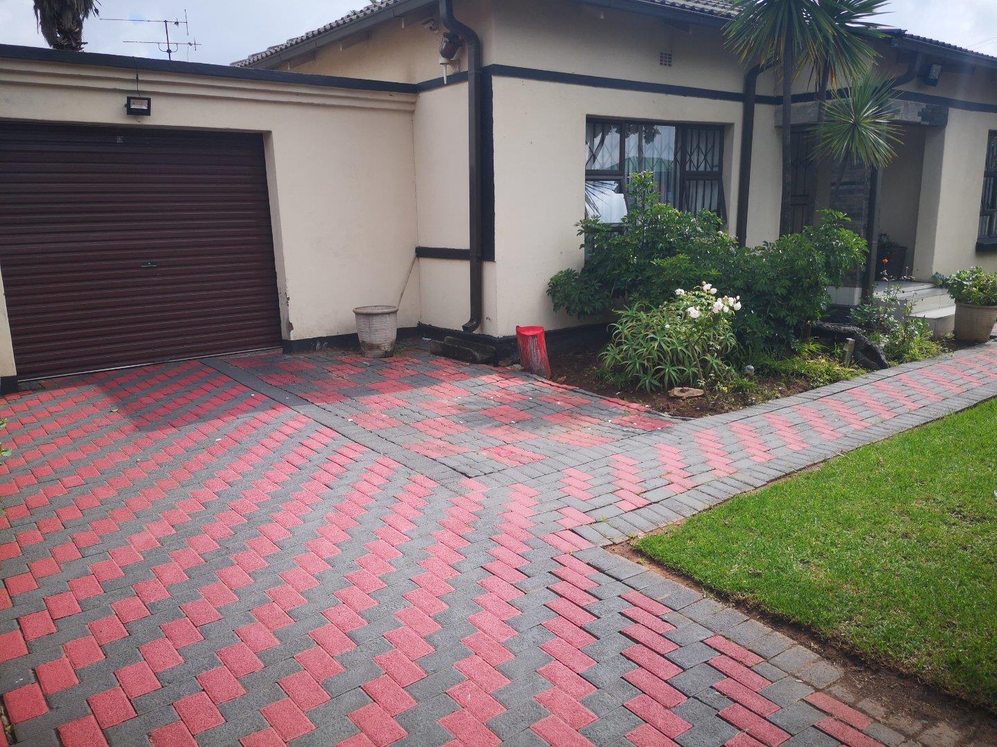 3 Bedroom House for sale in Malvern East 39 Senator Road P24112332541