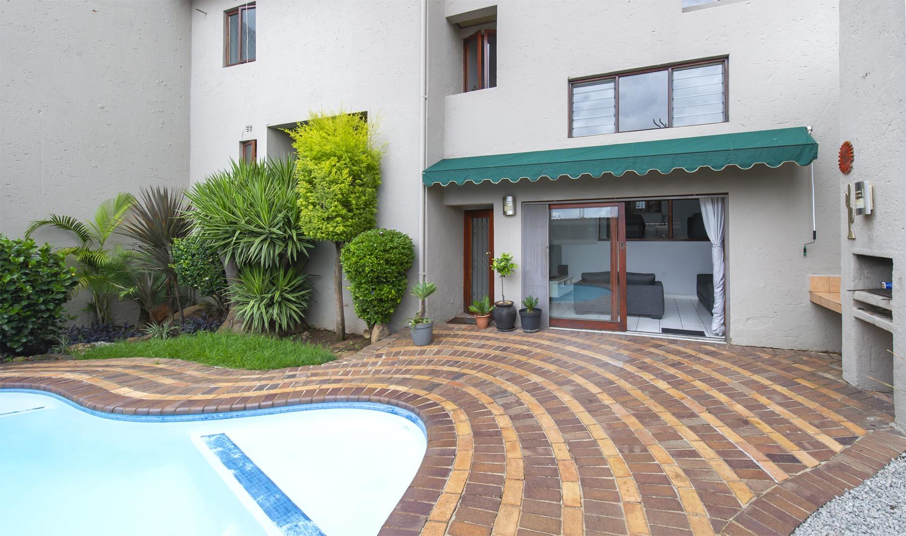 4 Bedroom Townhouse for sale in Bedford Park P24113867567