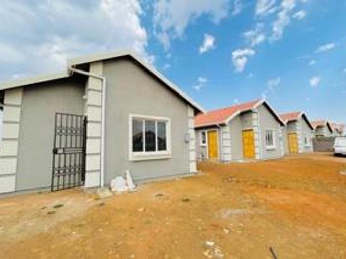 2 Bedroom House for Sale in Buhle Park