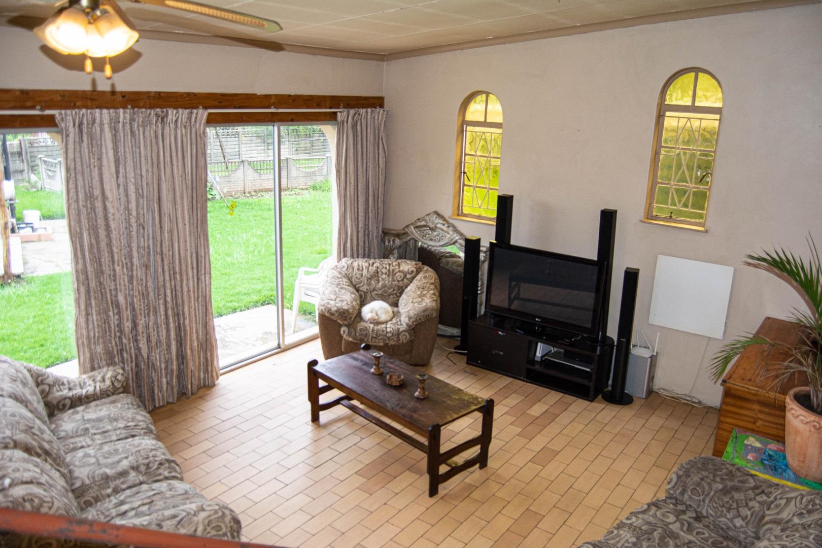 3 Bedroom House for sale in Staffords Hill P24112336098