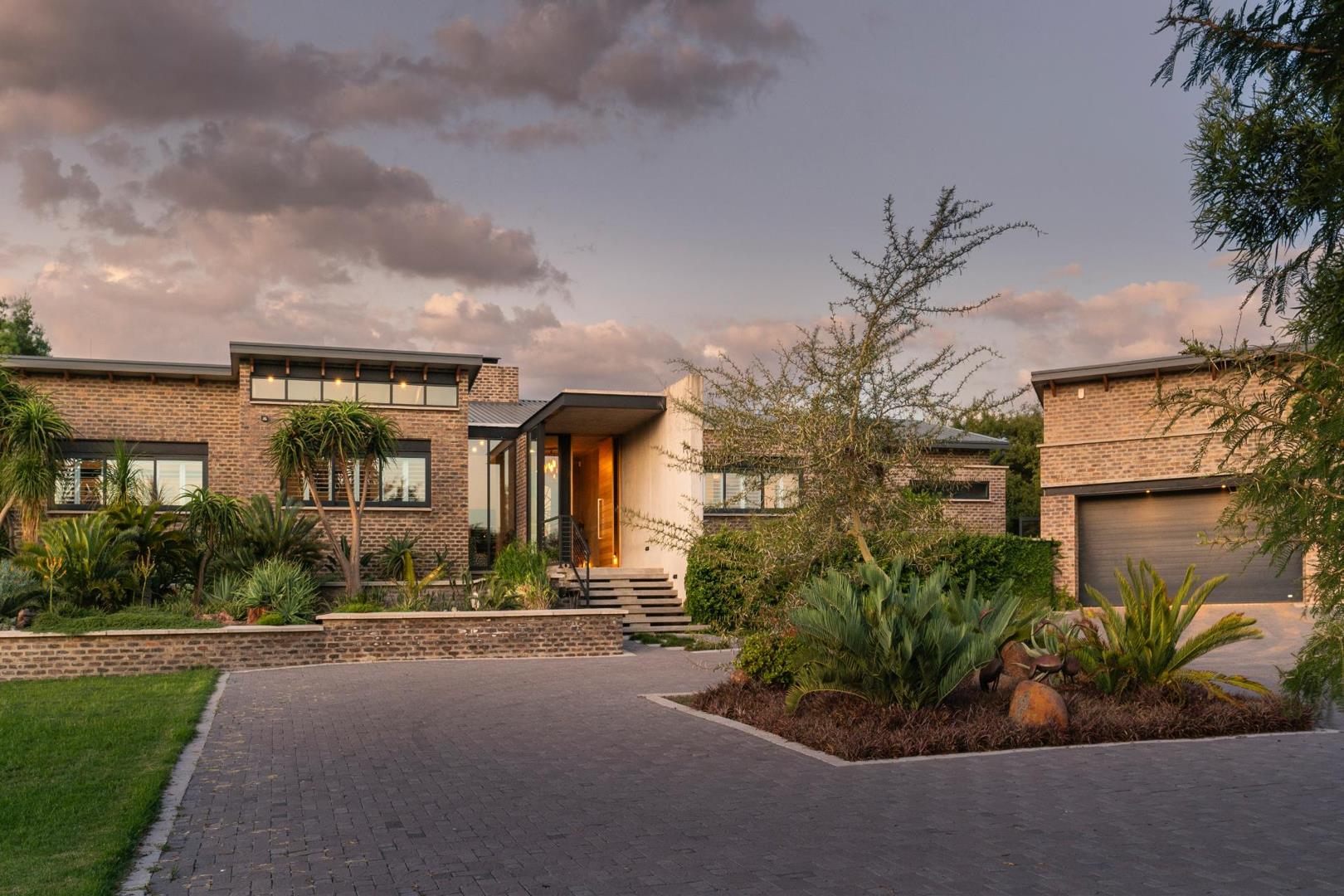 4 Bedroom House for sale in Beaulieu P24112338251