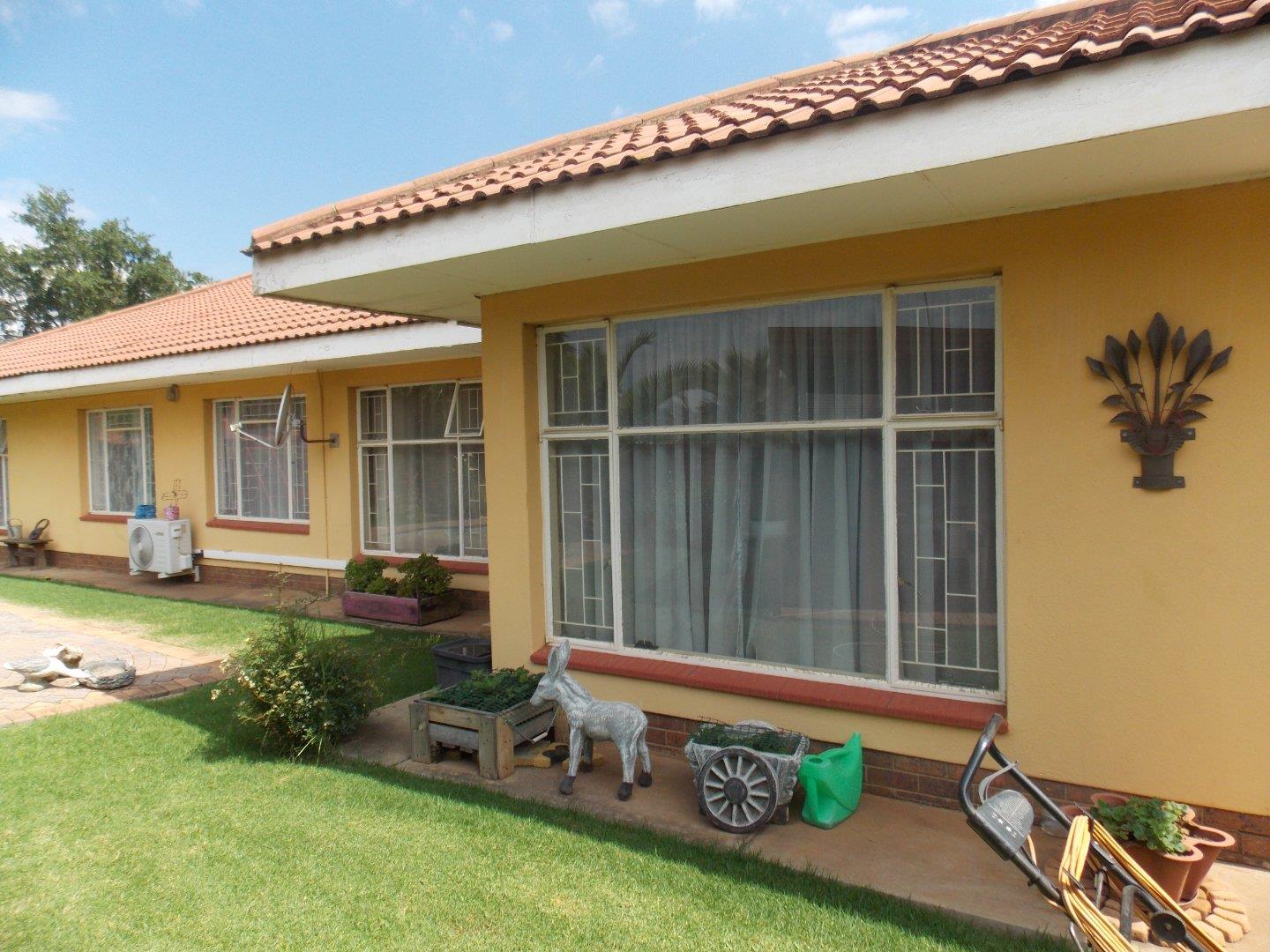 4 Bedroom House for sale in Falcon Ridge P24113384718