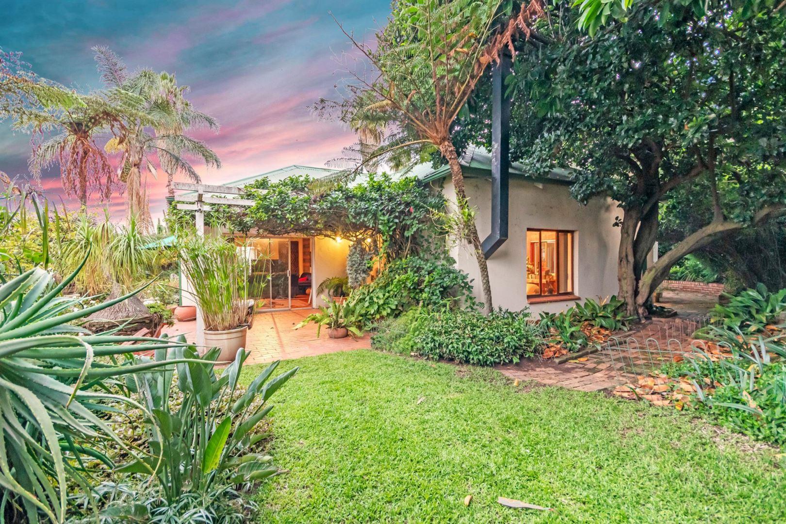 3 Bedroom House for sale in Oaklands P24112339294