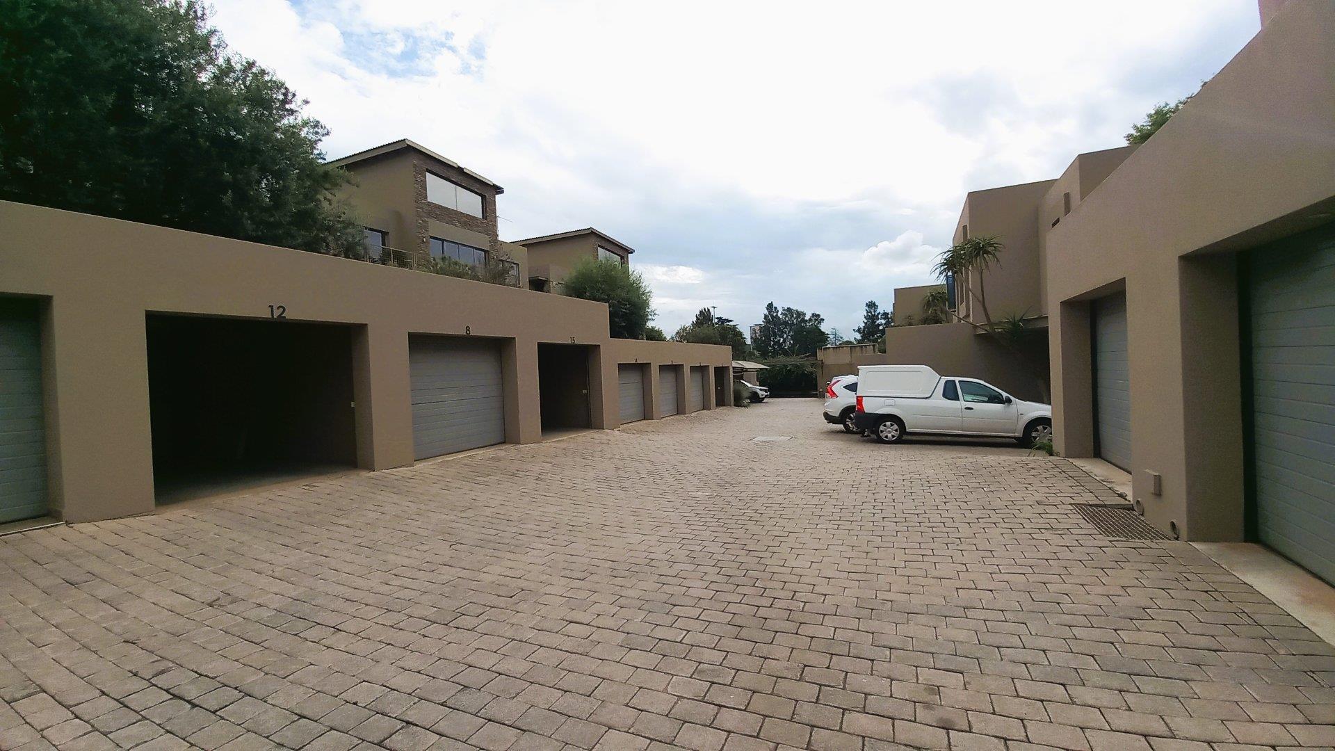 2 Bedroom Apartment / flat for sale in Bedfordview P24112340137