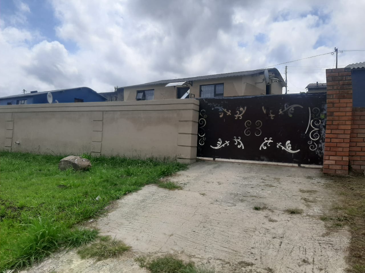 2 Bedroom House for sale in Mdantsane Nu 7 P24112340222