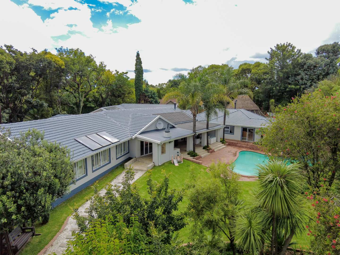 4 Bedroom House for sale in Lakefield P24112340916