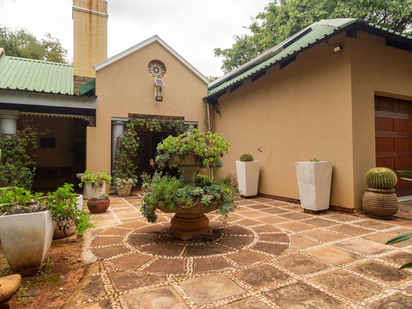 11 Bedroom House for sale in Heatherdale AH P24112332998