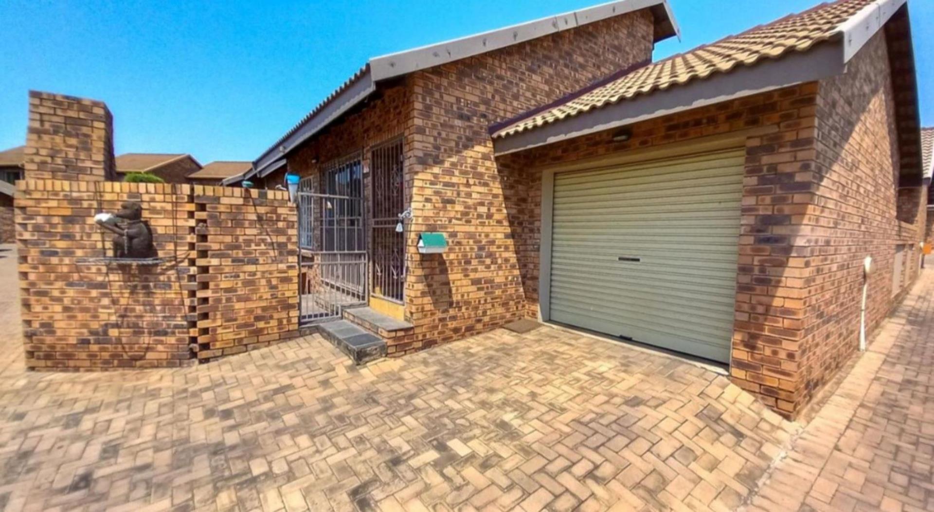 Townhouses for sale in Middelburg, Mpumalanga Middelburg, Mpumalanga