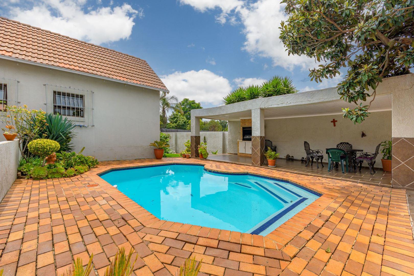 4 Bedroom House for sale in Sydenham P24114679153