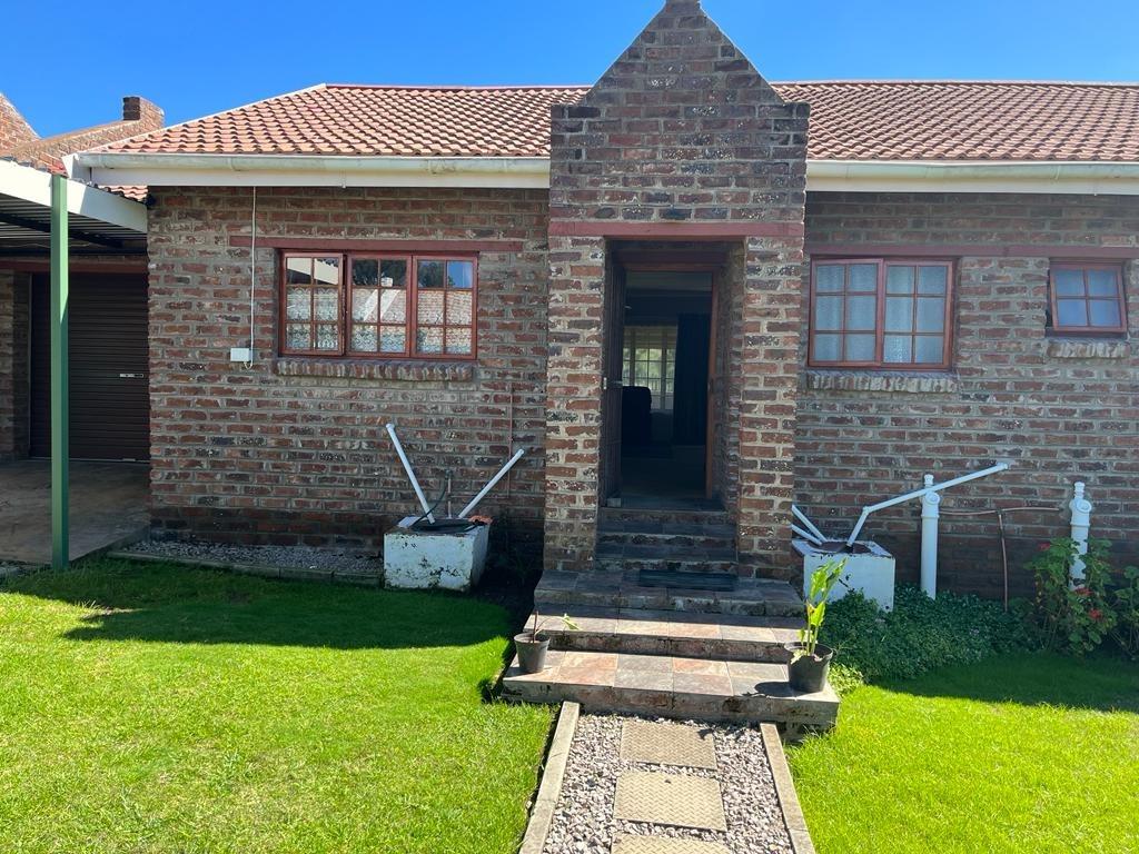 2 Bedroom House for sale in Cathcart P24112351273