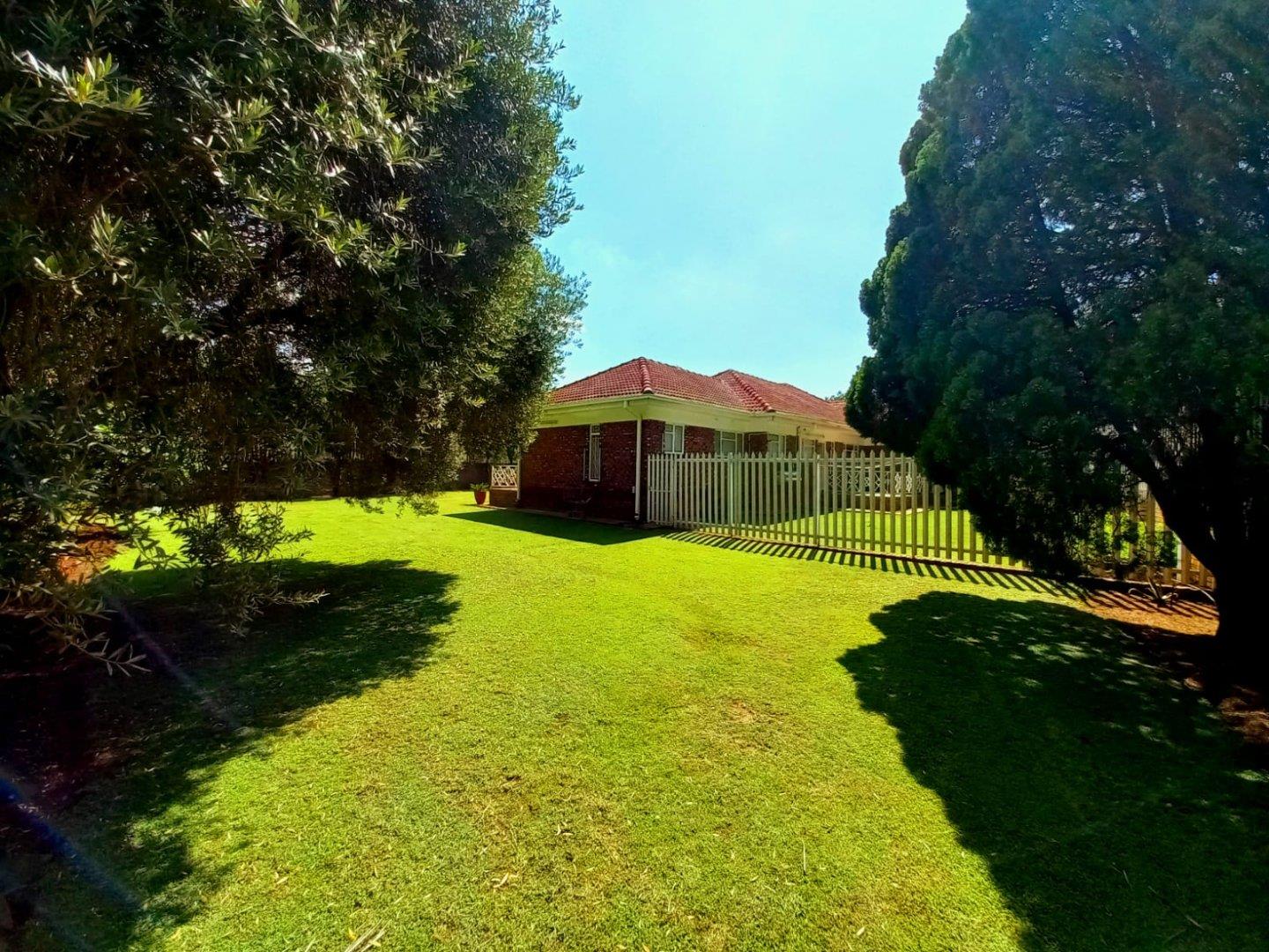 4 Bedroom House for sale in Van Der Hoff Park P24112352963