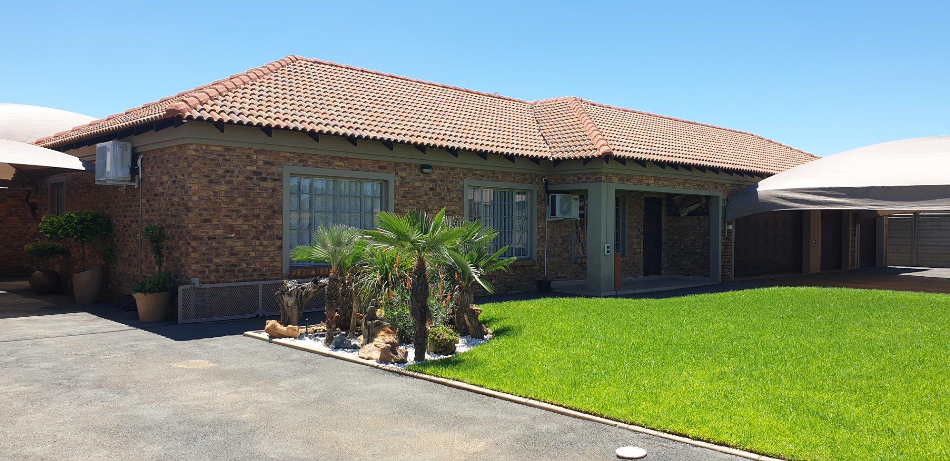 4 Bedroom House for sale in Riversdale P24112353575