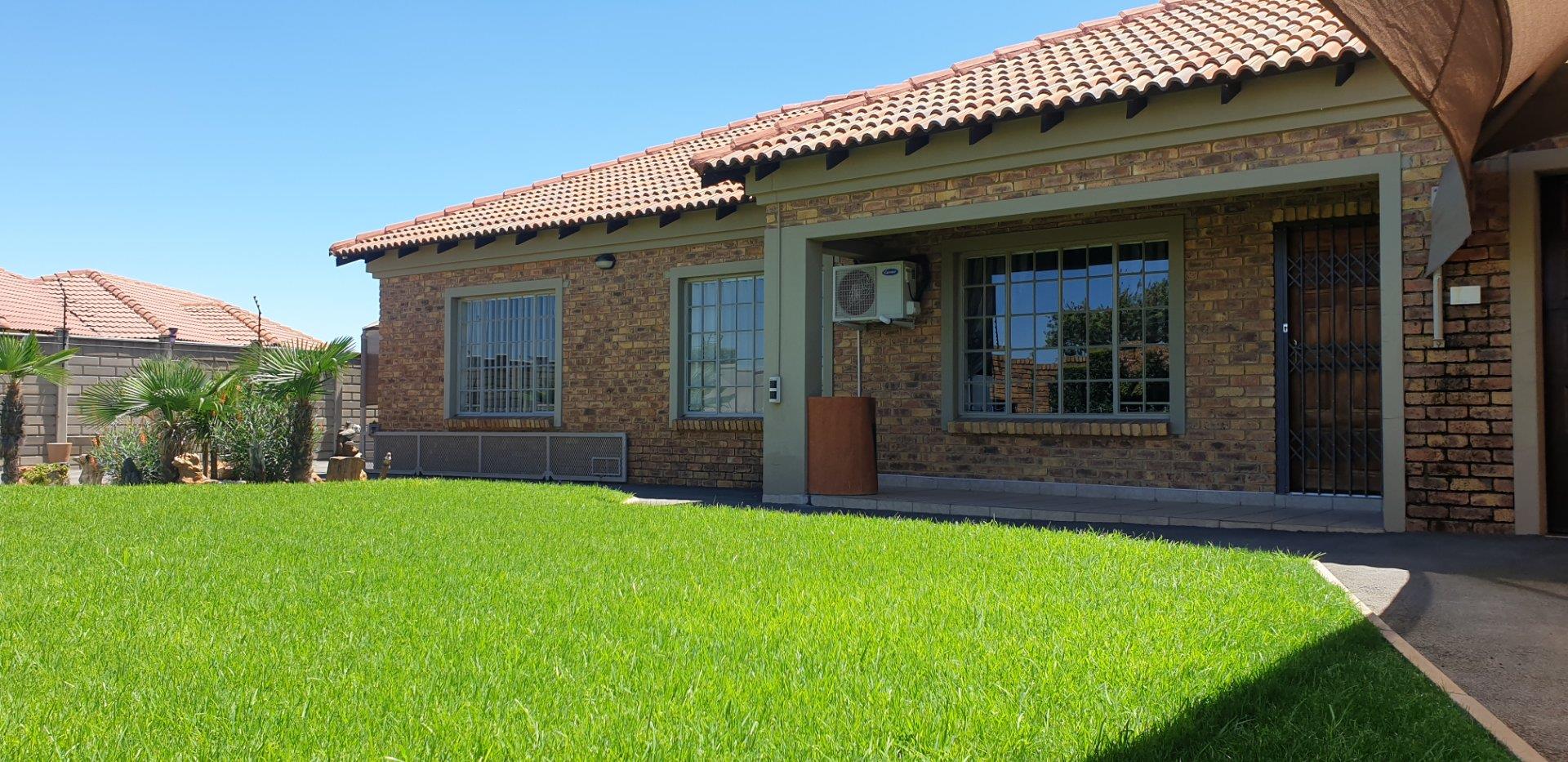 3 Bedroom House for sale in Riversdale P24112353575