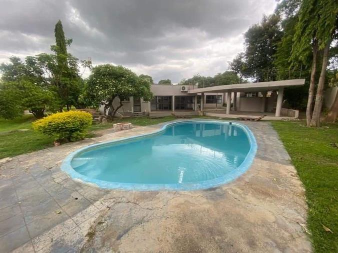 4 Bedroom House for Sale in Roma