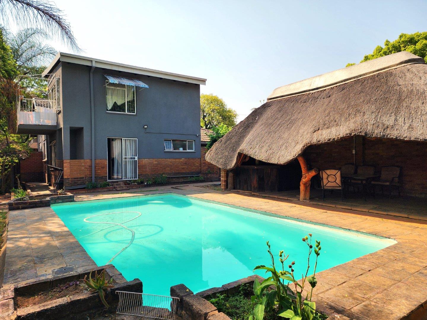 11 Bedroom House for sale in Queenswood P24112460879