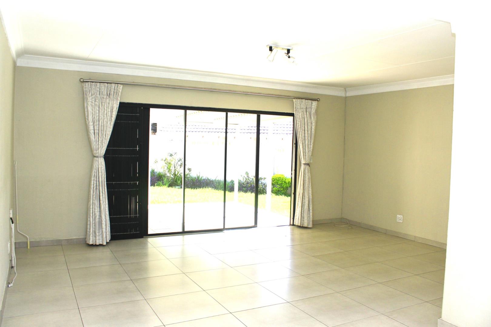 3 Bedroom Townhouse to rent in Sundowner 4, 804 Douglas Road P24