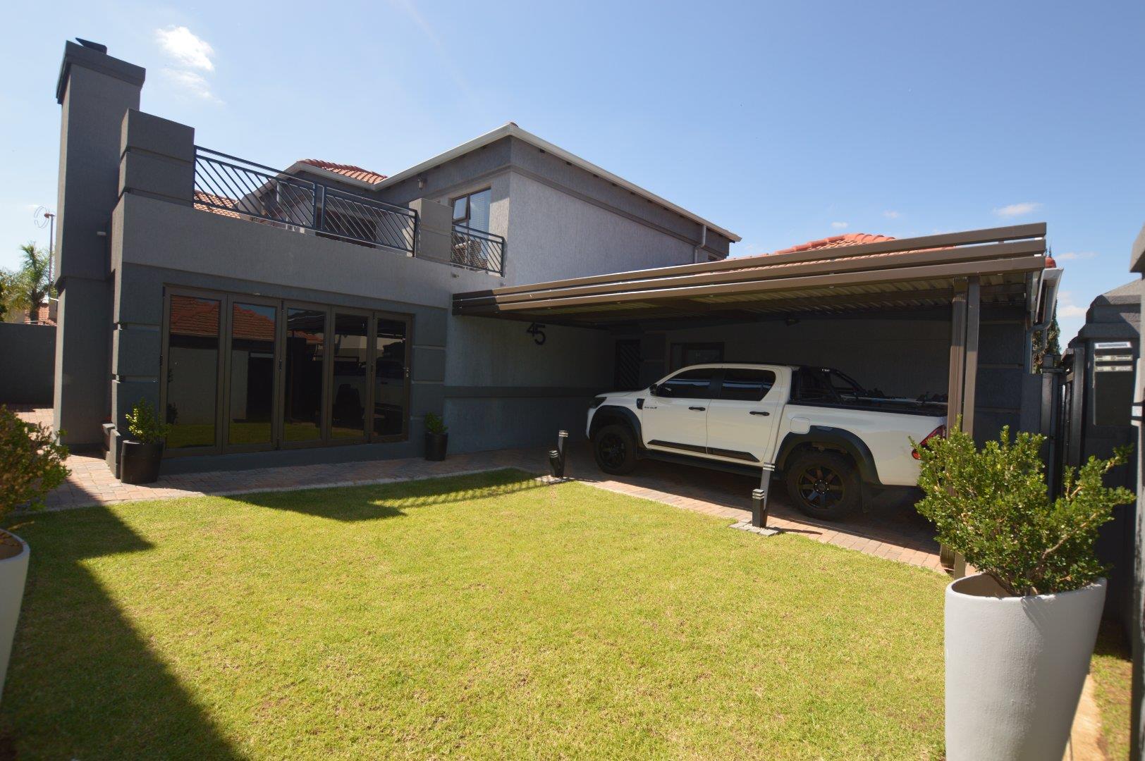 3 Bedroom House for sale in Vanderbijlpark SW 5 P24114432161