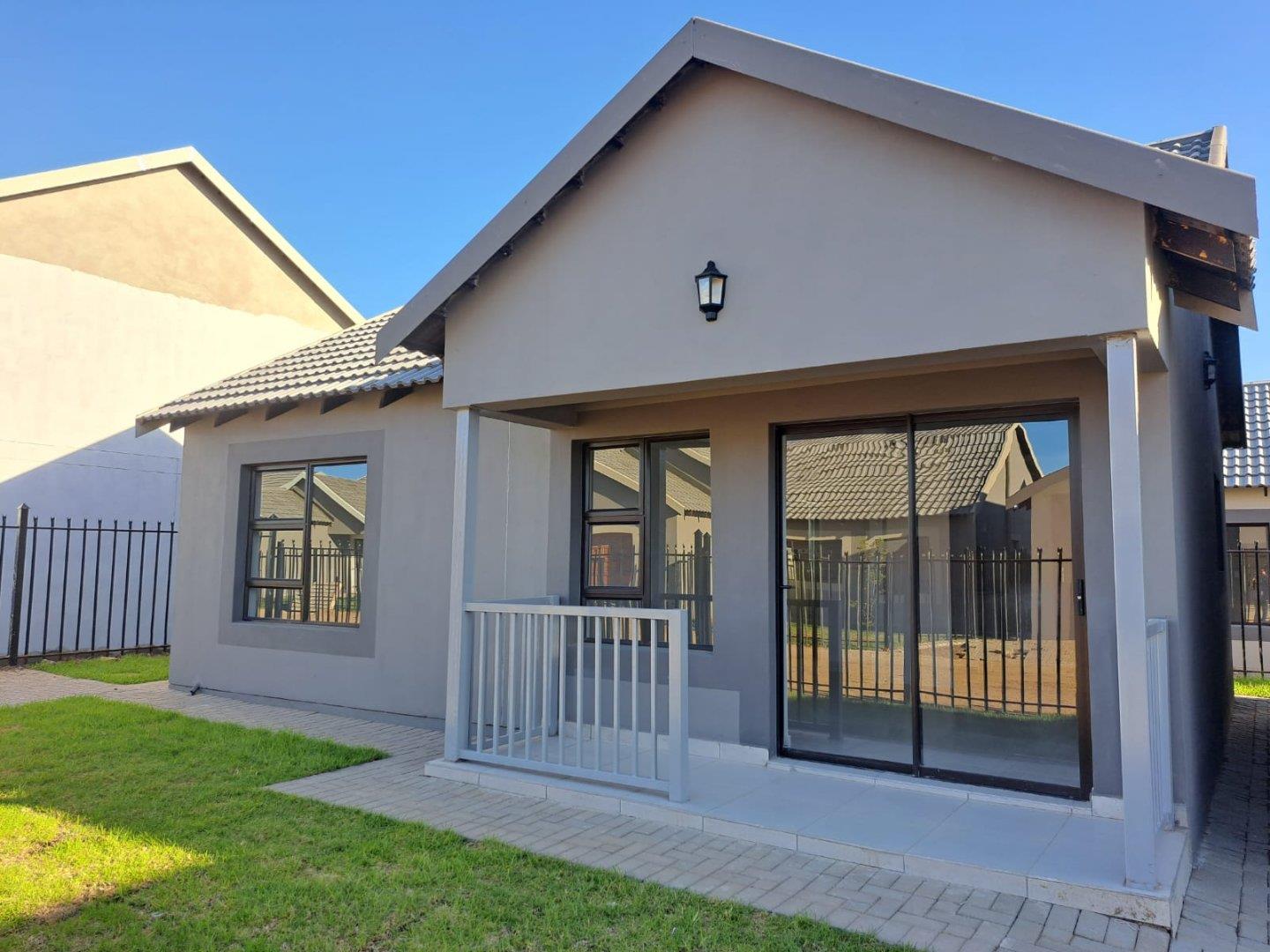 2 Bedroom House for sale in Grasslands P24112367913