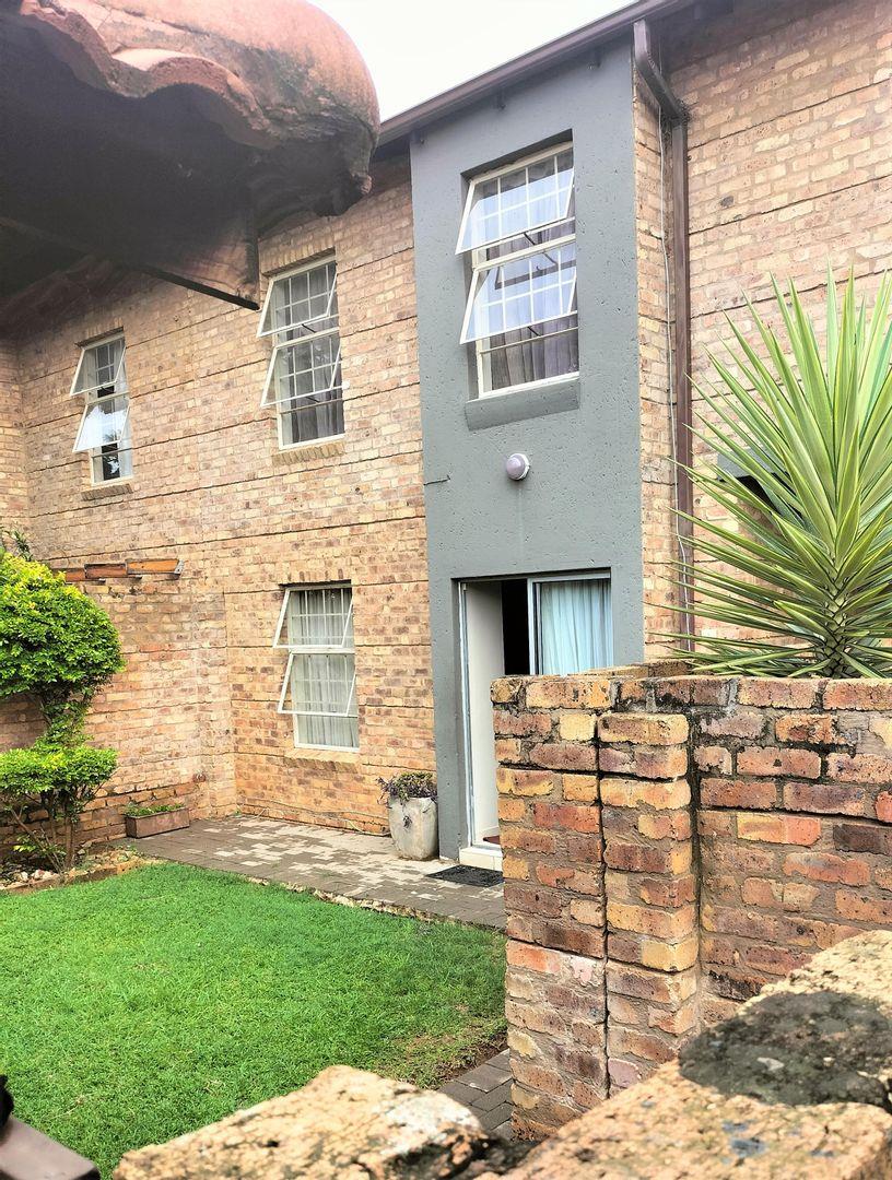 3 Bedroom Townhouse for sale in Montana Tuine P24112369000