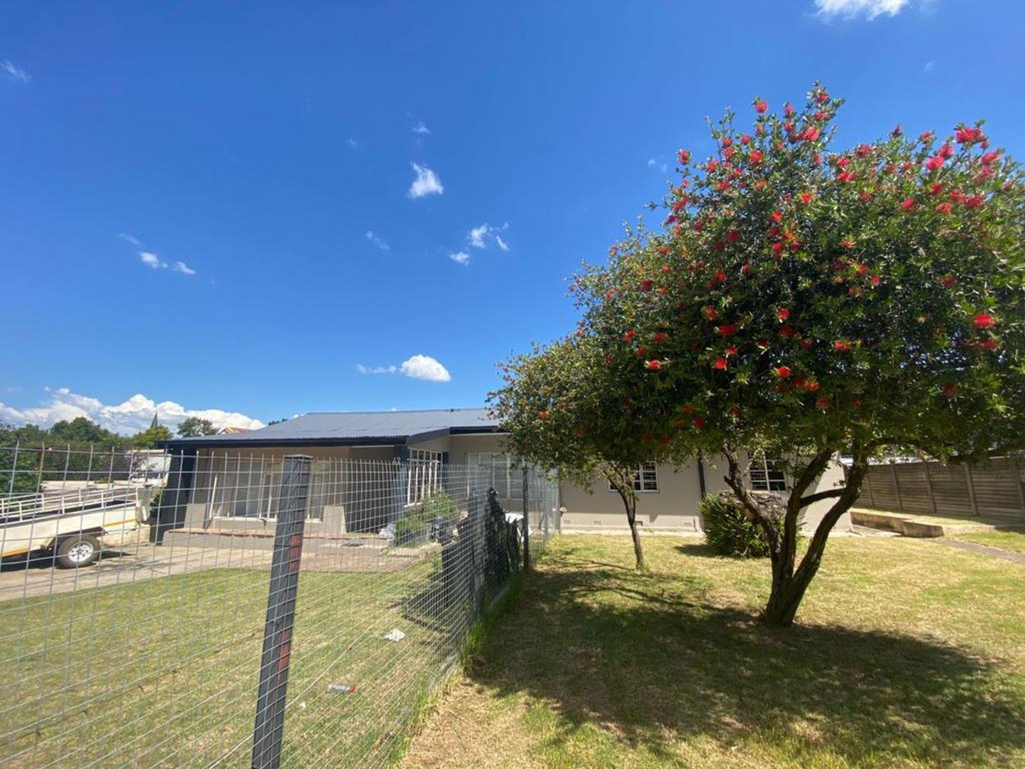 4 Bedroom House for sale in Bethlehem Central P24112370405