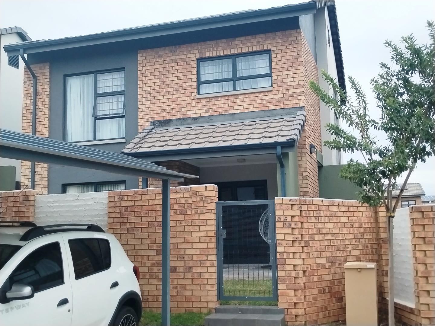 3 Bedroom Townhouse for sale in Amberfield 15 Amberfield City P24