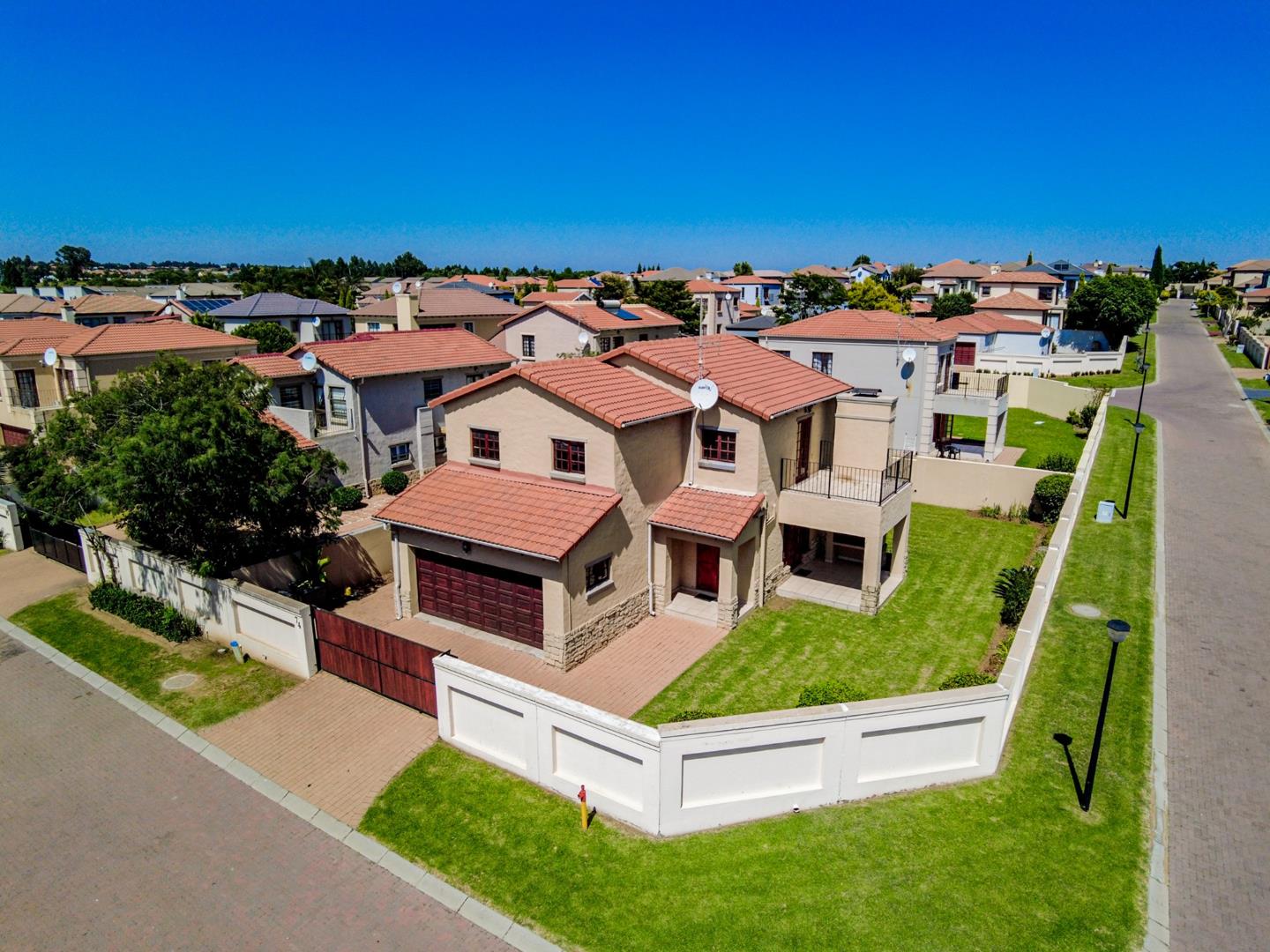 3 Bedroom House for sale in Summerset P24112380115