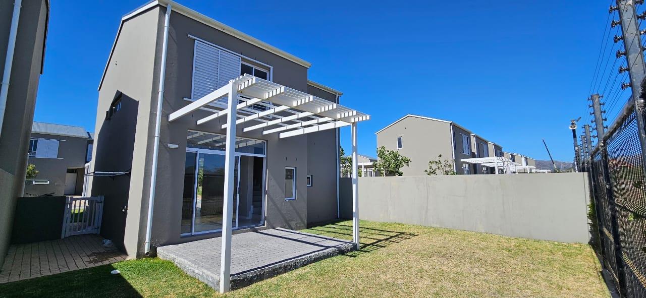 Townhouses for sale in Somerset West Somerset West Property