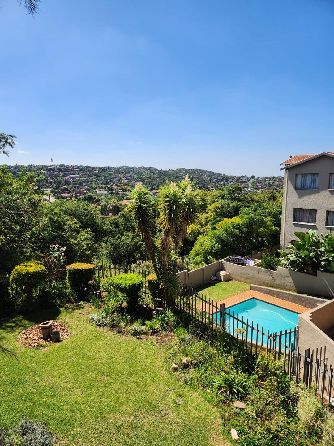 2 Bedroom Townhouse for sale in Mulbarton 20 Blakeney Avenue P24