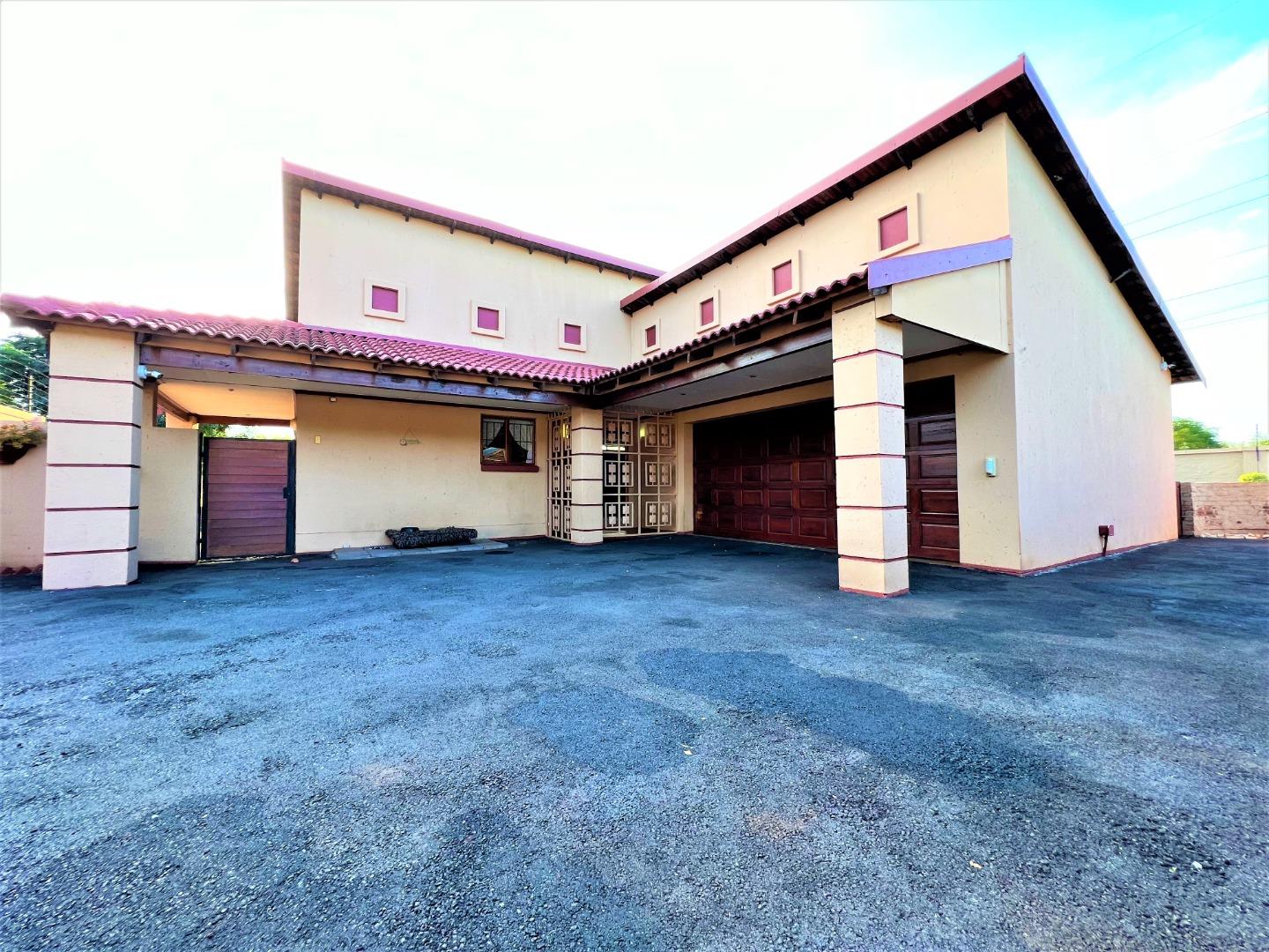 3 Bedroom House for sale in Clubview P24112385445