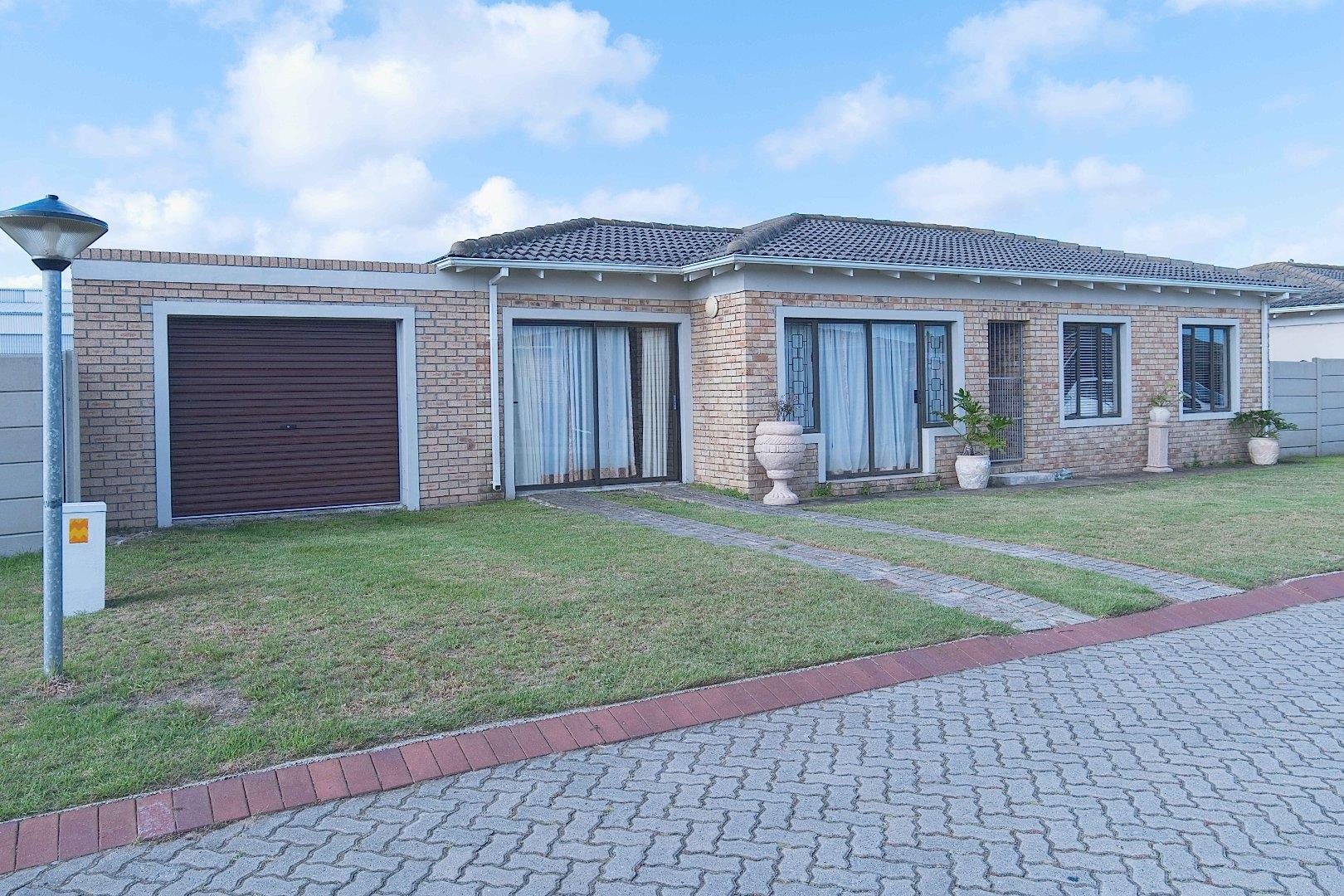 Rowallan Park Property Townhouses for sale in Rowallan Park