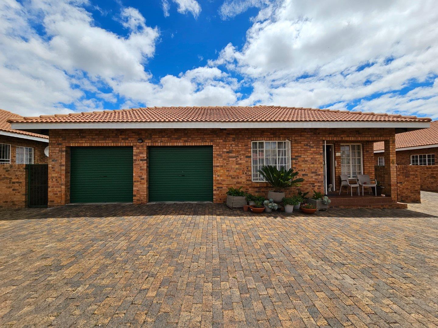 Townhouses for sale in Middelburg, Mpumalanga Middelburg, Mpumalanga