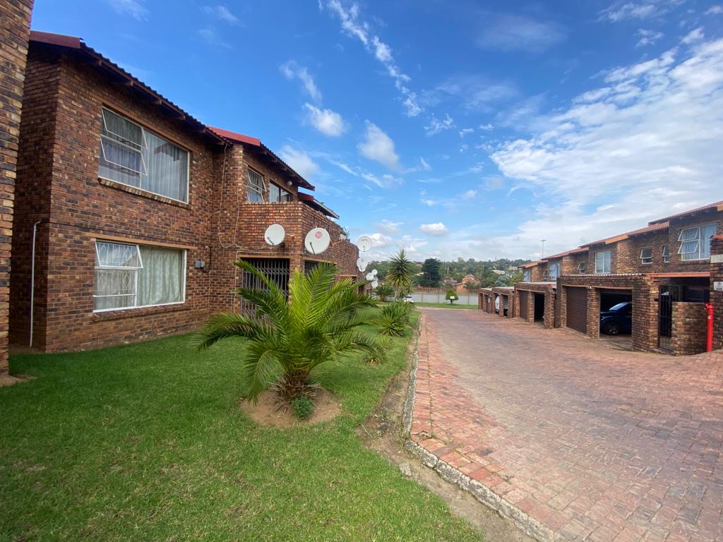 2 Bedroom Apartment / flat for sale in Buccleuch P24112389665