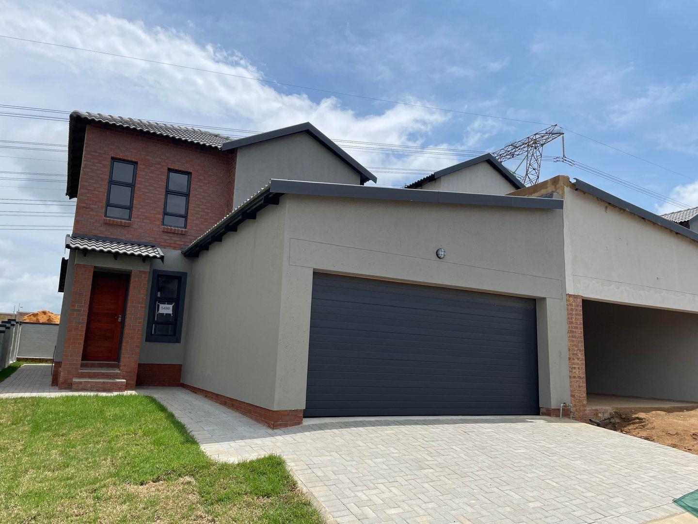 3 Bedroom Townhouse for sale in Kosmosdal 6849 Waterberg Field Estate
