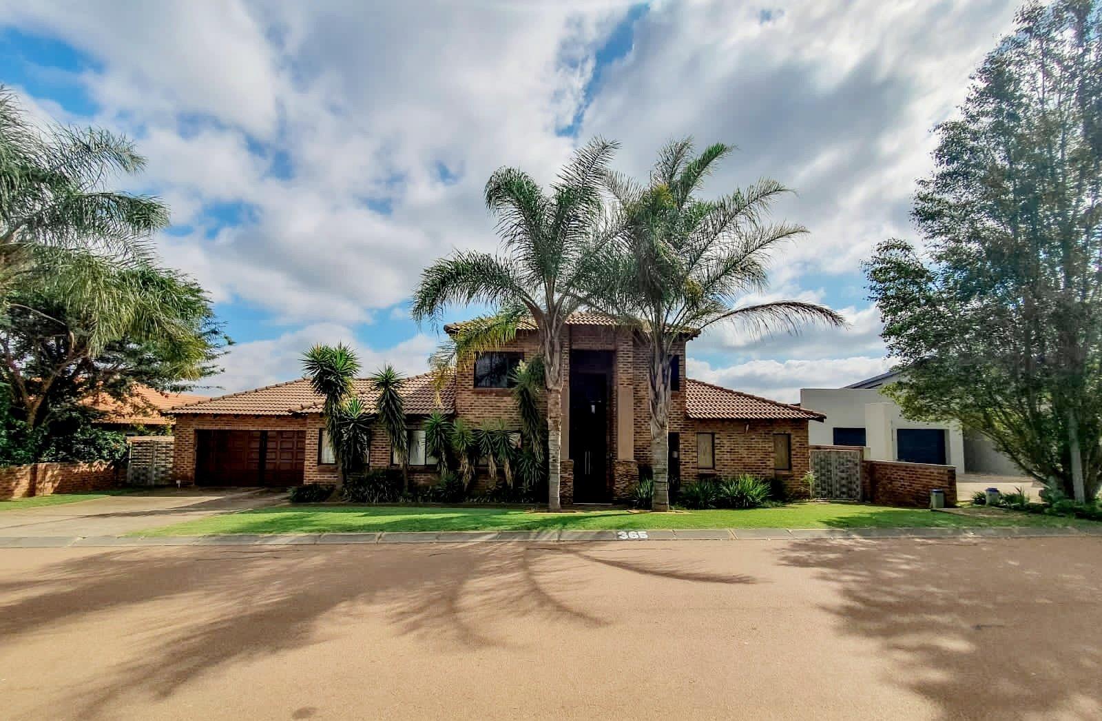 4 Bedroom House for sale in The Meadows P24112394142