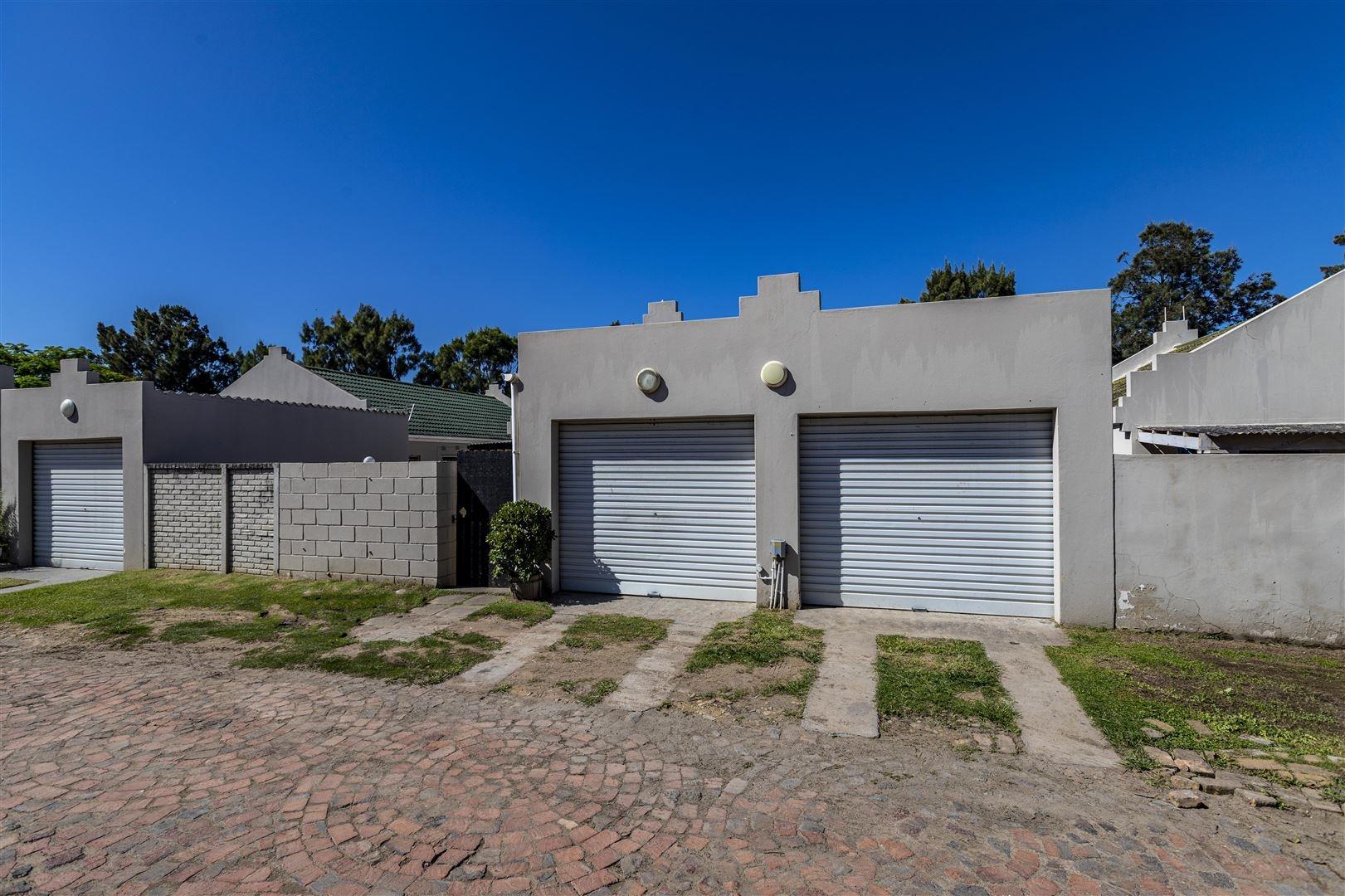 Abbotsford, East London Property Townhouses for sale in Abbotsford